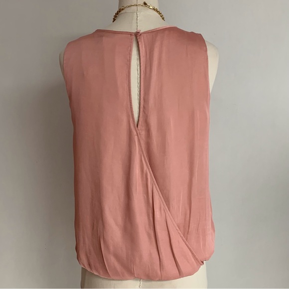 BNN RPBLIC Bubble Sleeveless Blouse NWT - Picture 3 of 8